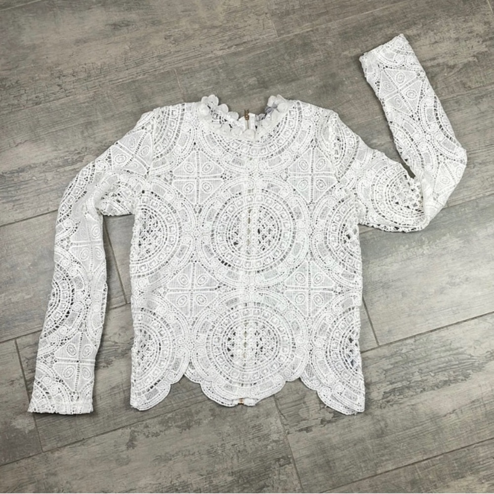 BLASHE Lace Long Sleeve Scallop Top Size Large
